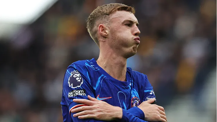 Cole Palmer comemorando gol pelo Chelsea.