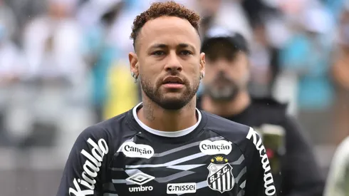 Neymar durante confronto contra o Coritiba no Brasileirão de 2026.