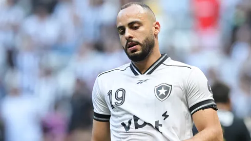 MG - BELO HORIZONTE - 10/05/2026 - BRASILEIRO A 2026, ATLETICO-MG X BOTAFOGO -Arthur Cabral jogador do Botafogo lamenta durante partida contra o Atletico-MG no estadio Arena MRV pelo campeonato Brasileiro A 2026. Foto: Gilson Lobo/AGIF