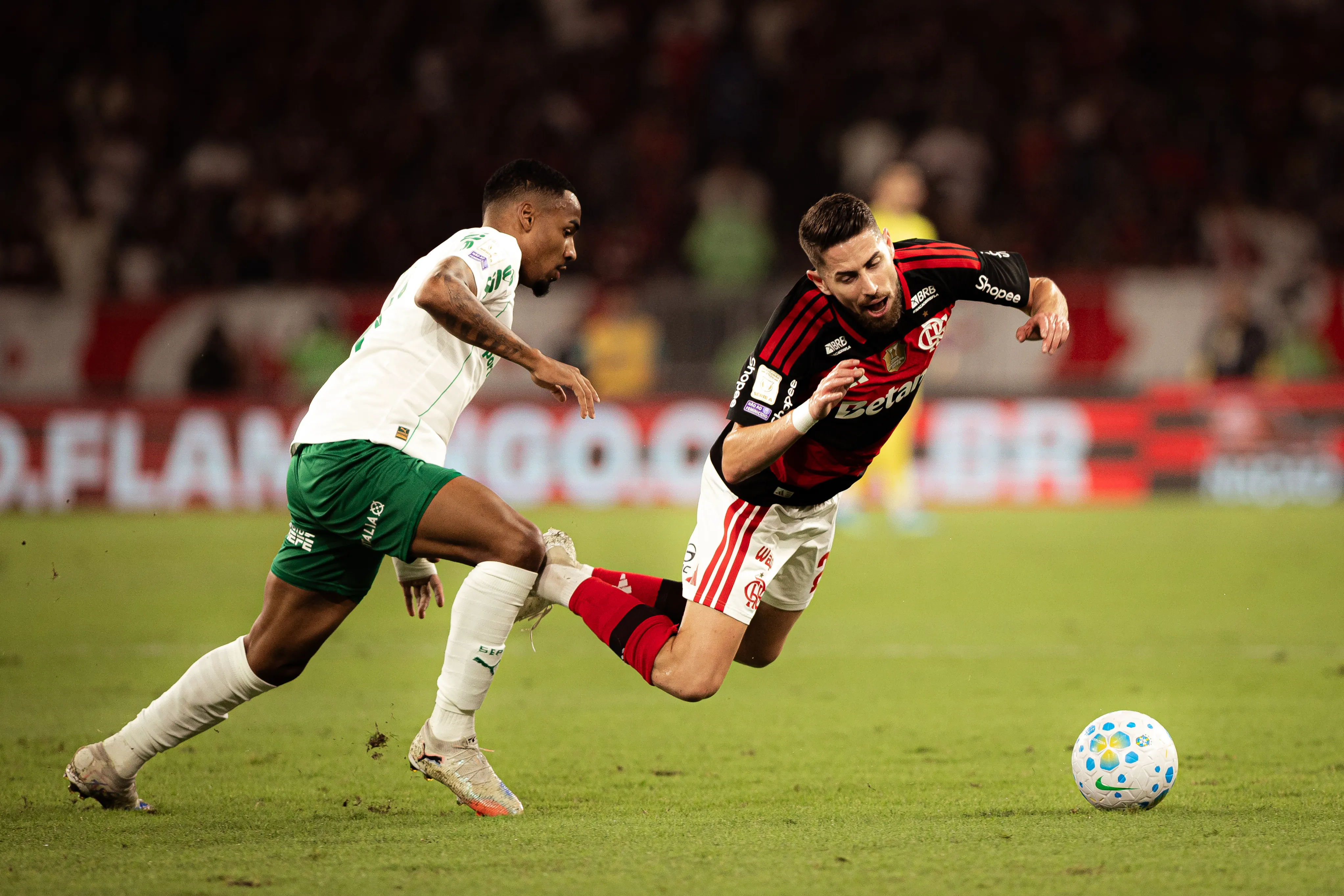 Jorginho jogador do Flamengo durante partida contra o Palmeiras no estadio Maracana pelo campeonato Brasileiro A 2026. Foto: Isabela Azine/AGIF