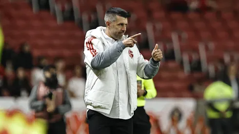RS - PORTO ALEGRE - 16/05/2026 - BRASILEIRO A 2026, INTERNACIONAL X VASCO - Paulo Pezzolano tecnico do Internacional durante partida contra o Vasco no estadio Beira-Rio pelo campeonato Brasileiro A 2026. Foto: Roberto Vinicius/AGIF