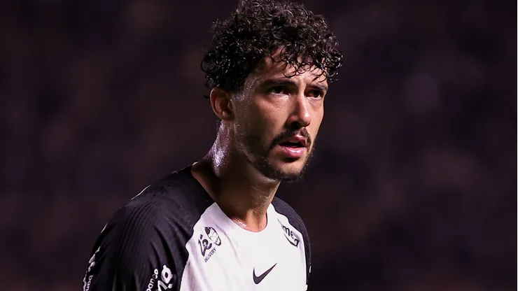 Gustavo Henrique durante confronto contra o Bahia no Brasileirão de 2026.