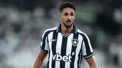 Chris Ramos jogador do Botafogo durante partida contra o Independiente Petrolero no estádio Engenhão pelo campeonato Copa Sul-Americana 2026. Foto: Jorge Rodrigues/AGIF