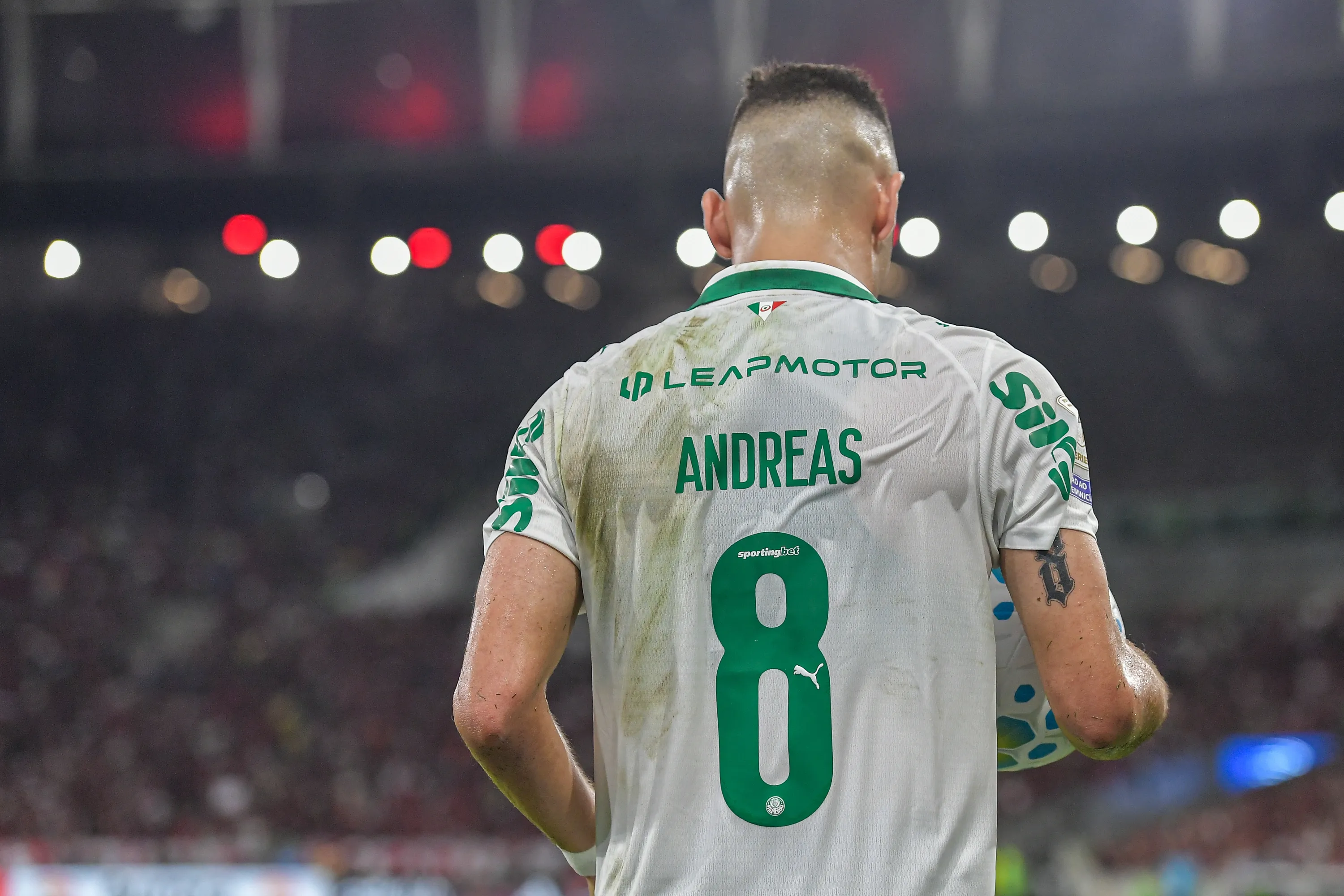 Andreas Pereira jogador do Palmeiras durante partida contra o Flamengo no estadio Maracana pelo campeonato Brasileiro A 2026. Foto: Thiago Ribeiro/AGIF