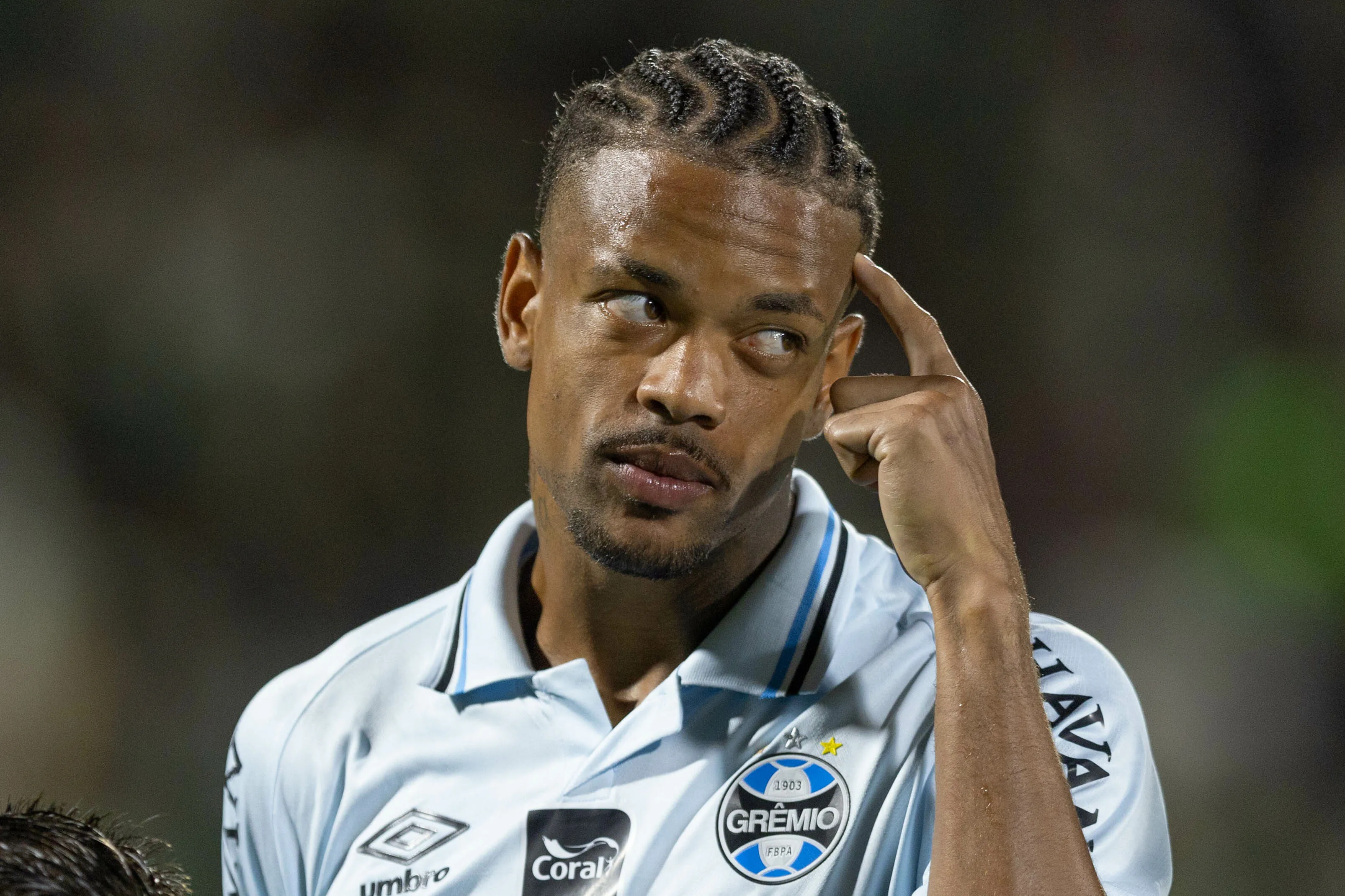 SC – CHAPECO – 16/03/2026 – BRASILEIRO A 2025, CHAPECOENSE X GREMIO – Caio Paulista jogador do Gremio durante partida contra o Chapecoense no estadio Arena Conda pelo campeonato [COMPETICAO]. Foto: Liamara Polli/AGIF