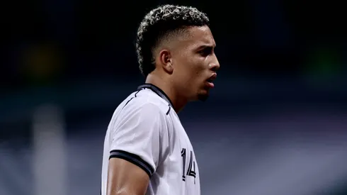 Jordan Barrera durante confronto contra o Palmeiras no Brasileirão de 2026.