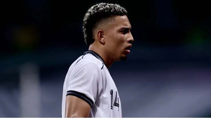 Jordan Barrera durante confronto contra o Palmeiras no Brasileirão de 2026.