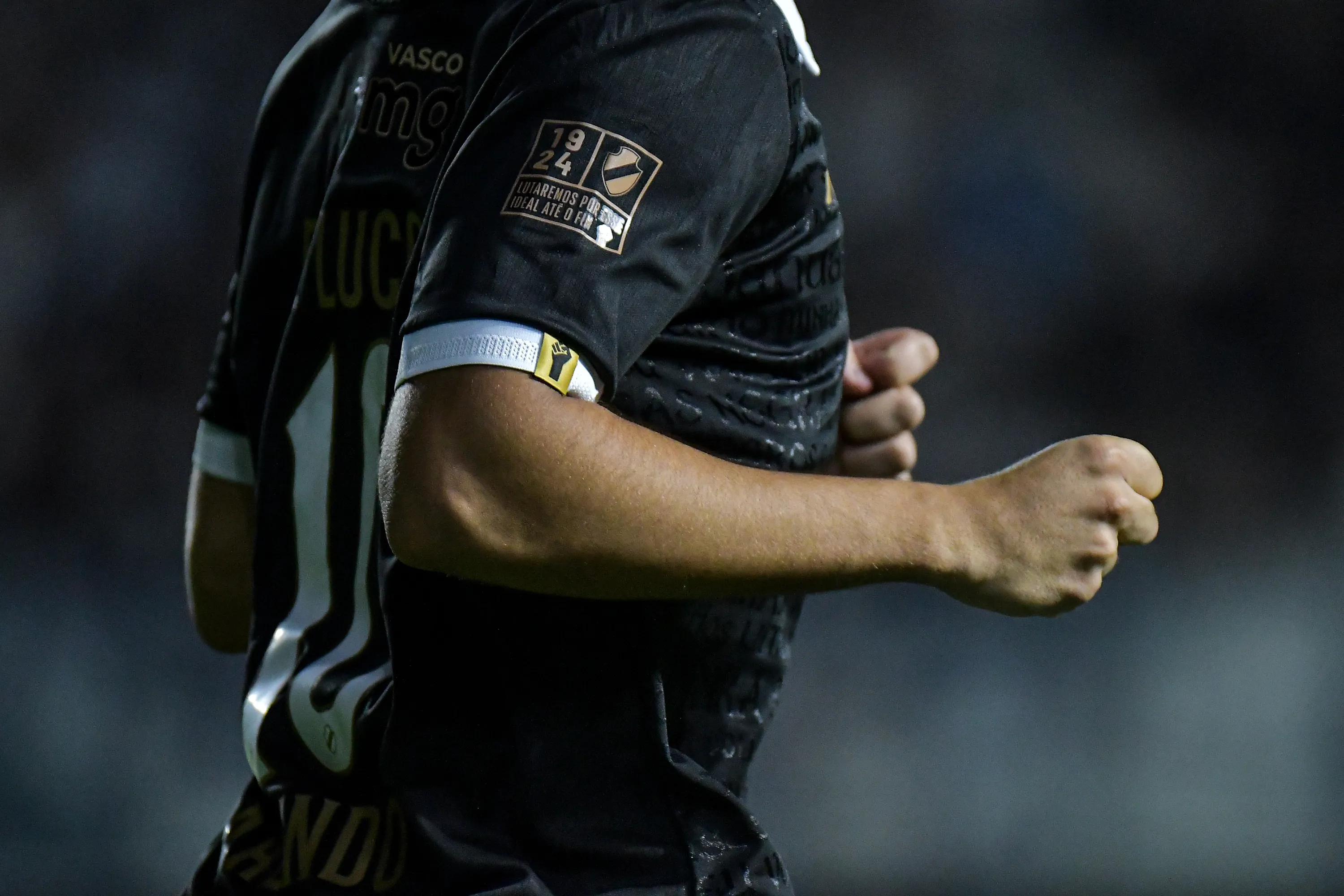RJ – RIO DE JANEIRO – 18/01/2024 – CARIOCA 2024, VASCO X BOAVISTA – detalhe da camisa Vasco durante partida contra o Boavista no estadio Sao Januario pelo campeonato Carioca 2024. Foto: Thiago Ribeiro/AGIF