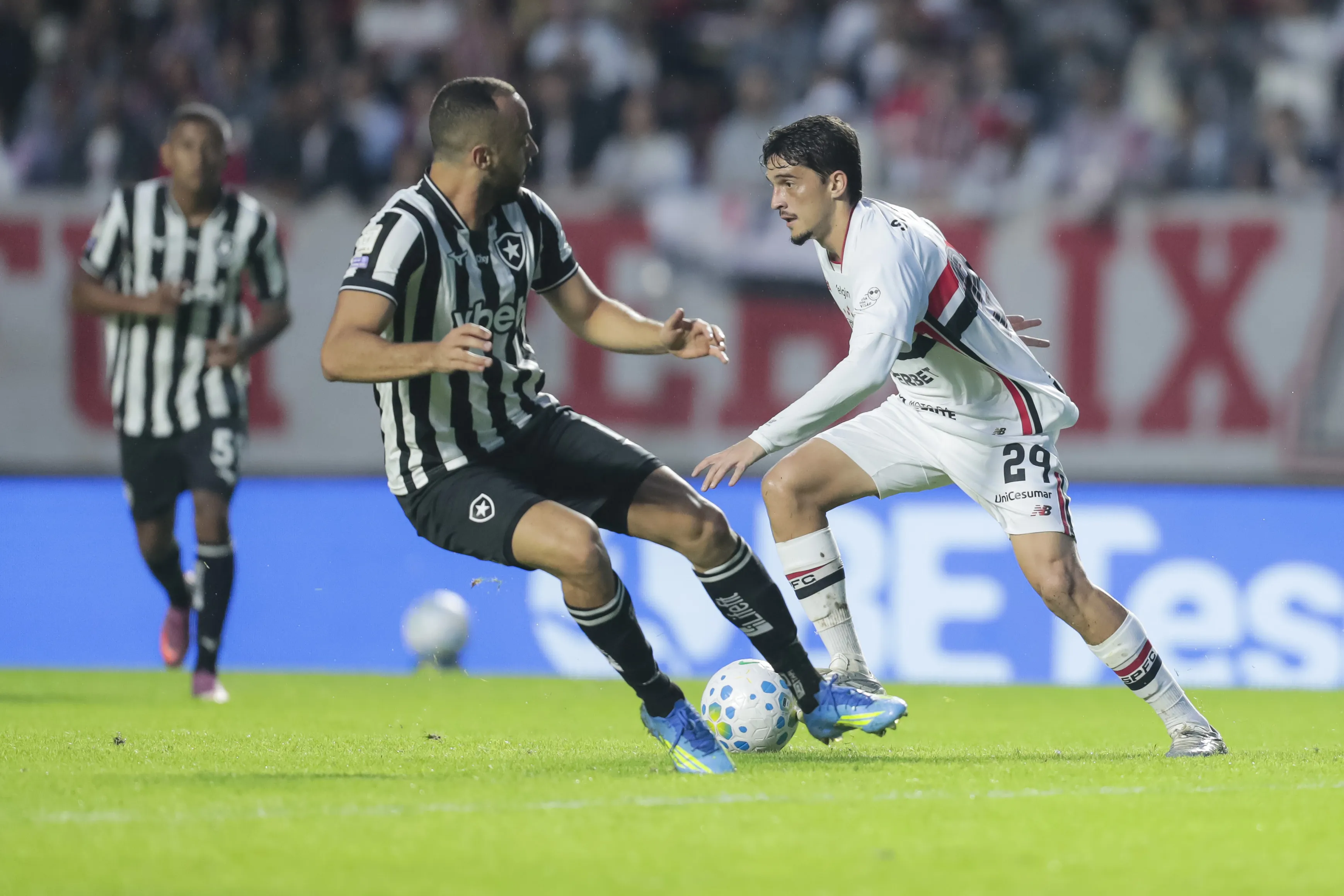 Pablo Maia jogador do Sao Paulo durante partida contra o Botafogo no estadio Morumbi pelo campeonato Brasileiro A 2026. Foto: Marco Miatelo/AGIF