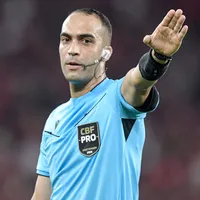 Árbitro de Flamengo x Palmeiras é hostilizado em avião