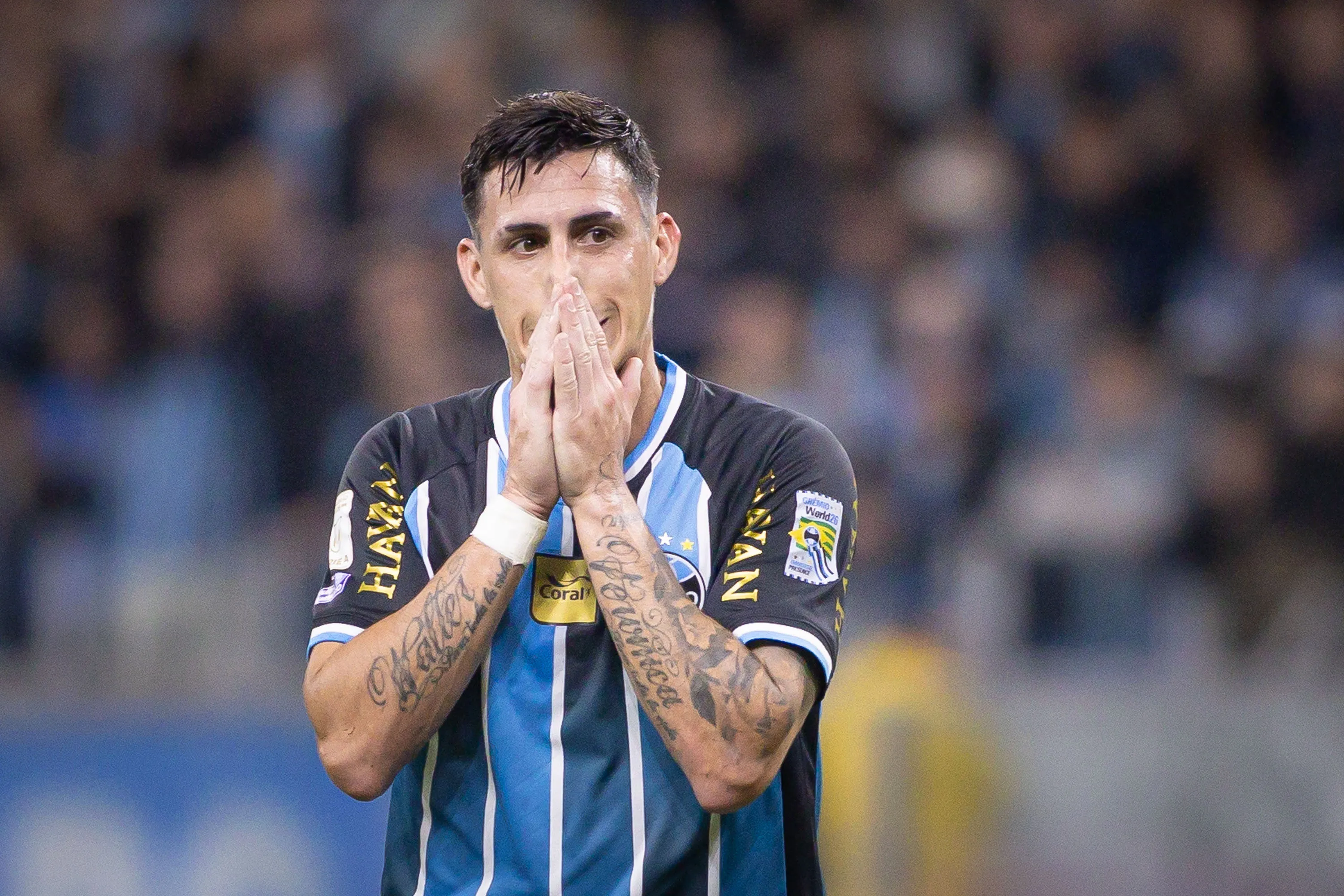 RS – PORTO ALEGRE – 23/05/2026 – BRASILEIRO A 2026, GREMIO X SANTOS – Cristian Pavon jogador do Gremio lamenta durante partida contra o Santos no estadio Arena do Gremio pelo campeonato Brasileiro A 2026. Foto: Maxi Franzoi/AGIF