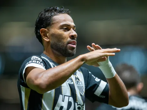 Renan Lodi tenta carregar Atlético-MG, mas Corinthians leva a melhor