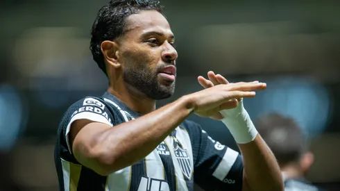 Renan Lodi jogador do Atletico comemora seu gol durante partida contra o Cienciano no estadio Arena MRV pelo campeonato Copa Sul-Americana 2026. Foto: Fernando Moreno/AGIF