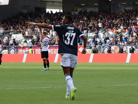 Jajá é expulso após gesto obsceno em Remo x Athletico-PR