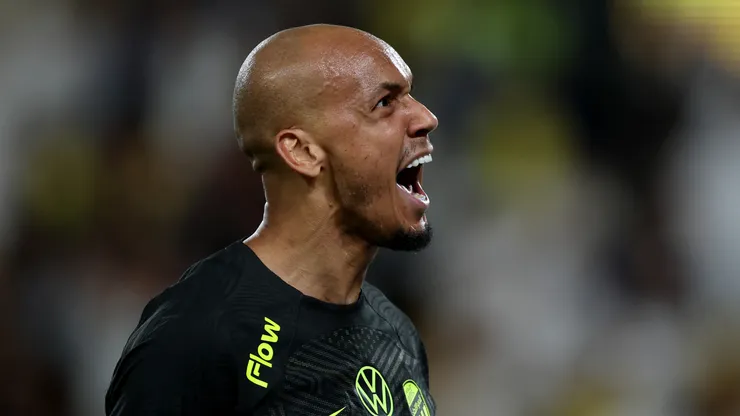 Fabinho, do Al-Ittihad, comemora após o apito final da partida contra o Al Nassr, válida pelo Campeonato Saudita, disputada no Estádio Al-Awwal Park, em Riad, Arábia Saudita, em 7 de maio de 2025. (Foto: Yasser Bakhsh/Getty Images)
