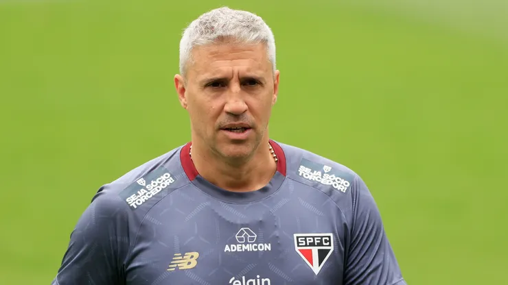 Hernán Crespo técnico do São Paulo durante treino no estádio CT Barra Funda. Foto: Marcello Zambrana/AGIF