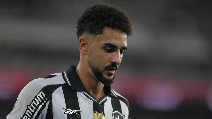 Chris Ramos pode deixar o Botafogo.
