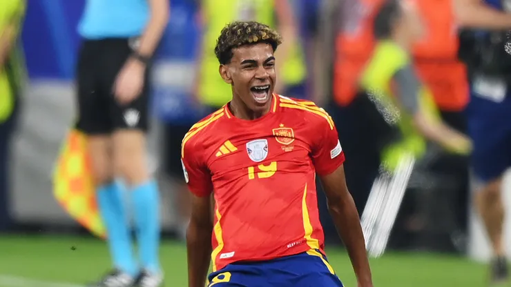 Lamine Yamal, da Espanha, comemora o primeiro gol de sua equipe durante a partida da semifinal da UEFA EURO 2024 entre Espanha e França, na Munich Football Arena, em 9 de julho de 2024, em Munique, Alemanha. (Foto de Justin Setterfield/Getty Images)