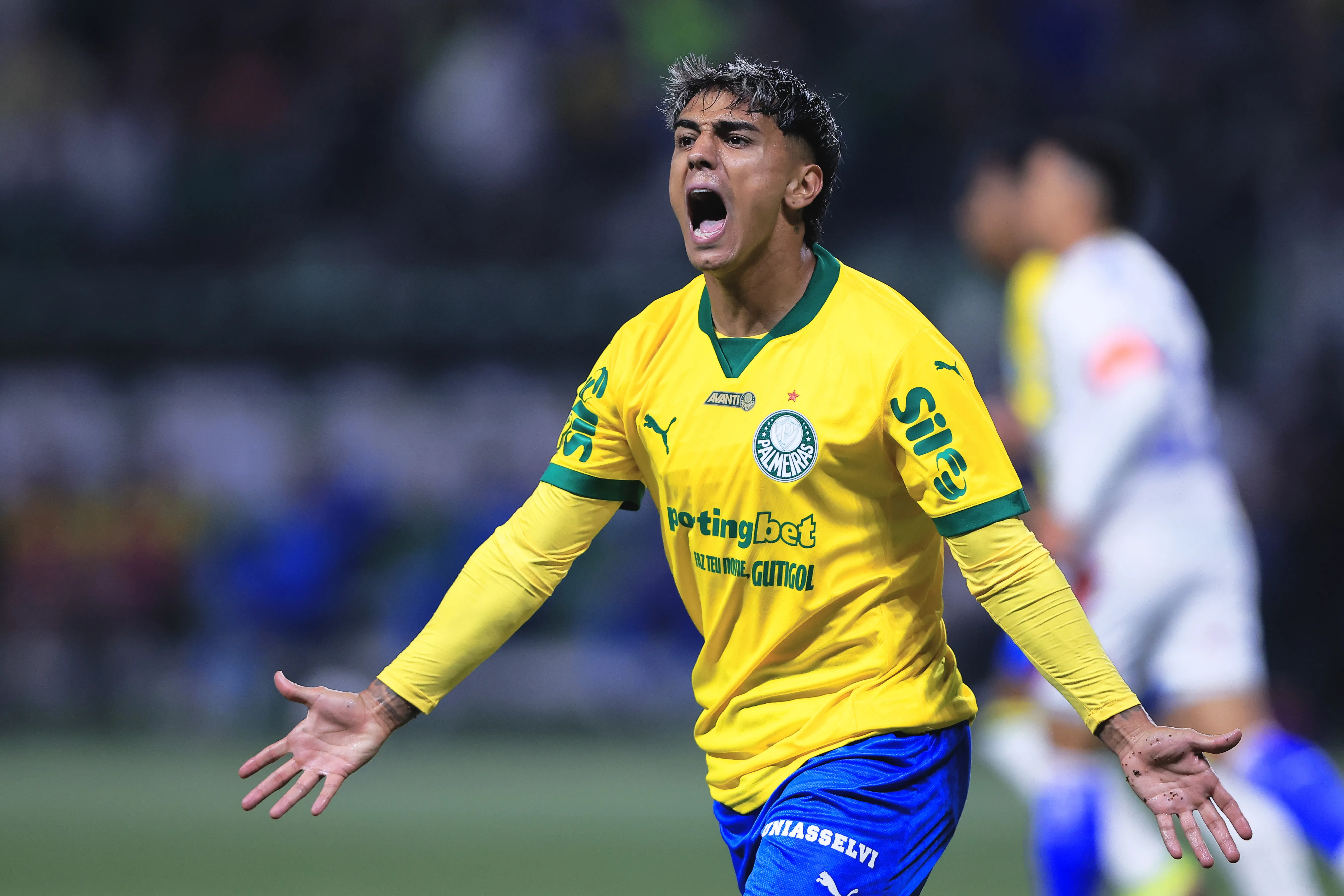 SP – SAO PAULO – 20/09/2025 – BRASILEIRO A 2025, PALMEIRAS X FORTALEZA – Facundo Torres jogador do Palmeiras reclama com a arbitragem durante partida contra o Fortaleza no estadio Arena Allianz Parque pelo campeonato Brasileiro A 2025. Foto: Ettore Chiereguini/AGIF