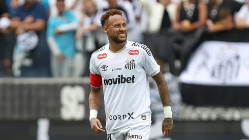 Neymar Junior, do Santos, reage durante a partida do Brasileirão 2026 entre Santos e Coritiba, na Arena Neo Química, em 17 de maio de 2026, em São Paulo, Brasil. (Foto de Ricardo Moreira/Getty Images)