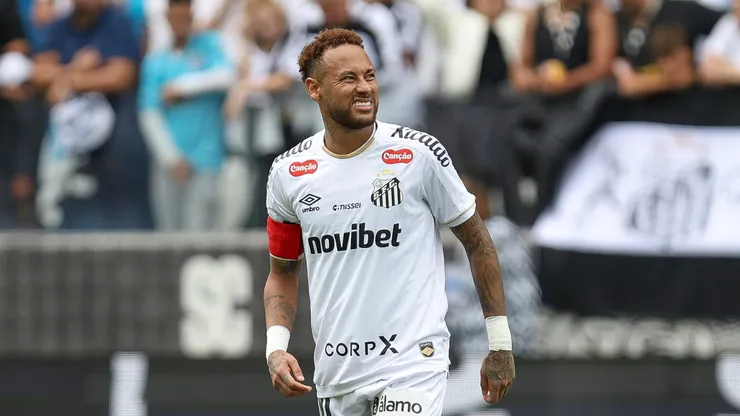 Neymar Junior, do Santos, reage durante a partida do Brasileirão 2026 entre Santos e Coritiba, na Arena Neo Química, em 17 de maio de 2026, em São Paulo, Brasil. (Foto de Ricardo Moreira/Getty Images)