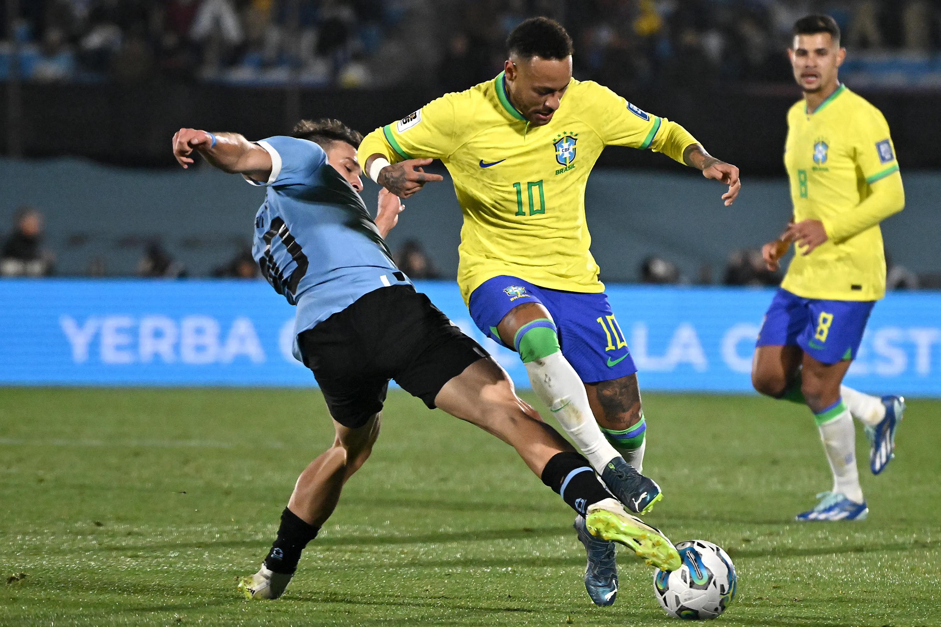 MONTEVIDEO, URUGUAY – OCTOBER 17: Manuel Ugarte of Uruguay competes for the ball with Neymar Jr. of Brazil during the FIFA World Cup 2026 Qualifier match between Uruguay and Brazil at Centenario Stadium on October 17, 2023 in Montevideo, Uruguay. (Photo by Guillermo Legaria/Getty Images)