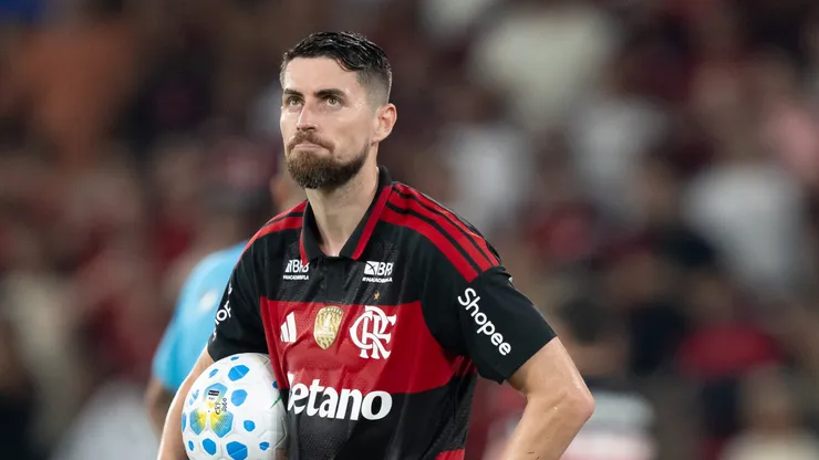 Jorginho jogador do Flamengo durante partida contra o Santos no estádio Maracanã pelo campeonato Brasileiro A 2026. Foto: Jorge Rodrigues/AGIF