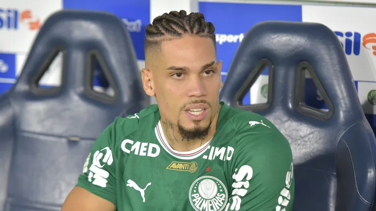 Paulinho pode ser punido no STJD e desfalcar o Palmeiras.
