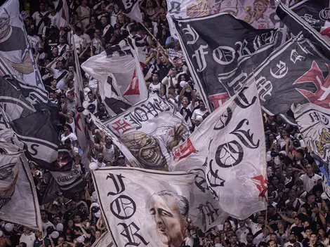 Torcida do Vasco se movimenta após derrota