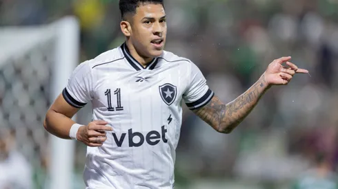 SC - CHAPECO - 18/04/2026 - BRASILEIRO A 2026, CHAPECOENSE X BOTAFOGO - Matheus Martins jogador do Botafogo comemora seu gol durante partida contra o Chapecoense no estadio Arena Conda pelo campeonato Brasileiro A 2026. Foto: Liamara Polli/AGIF