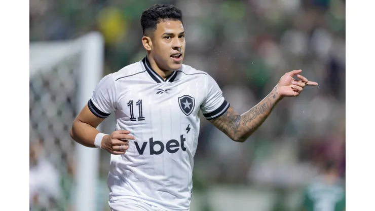 SC - CHAPECO - 18/04/2026 - BRASILEIRO A 2026, CHAPECOENSE X BOTAFOGO - Matheus Martins jogador do Botafogo comemora seu gol durante partida contra o Chapecoense no estadio Arena Conda pelo campeonato Brasileiro A 2026. Foto: Liamara Polli/AGIF