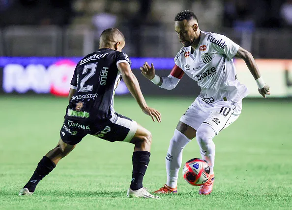Neymar enfrenta a Inter de Limeira em partida do Campeonato Paulista.  (Photo by Alexandre Schneider/Getty Images)