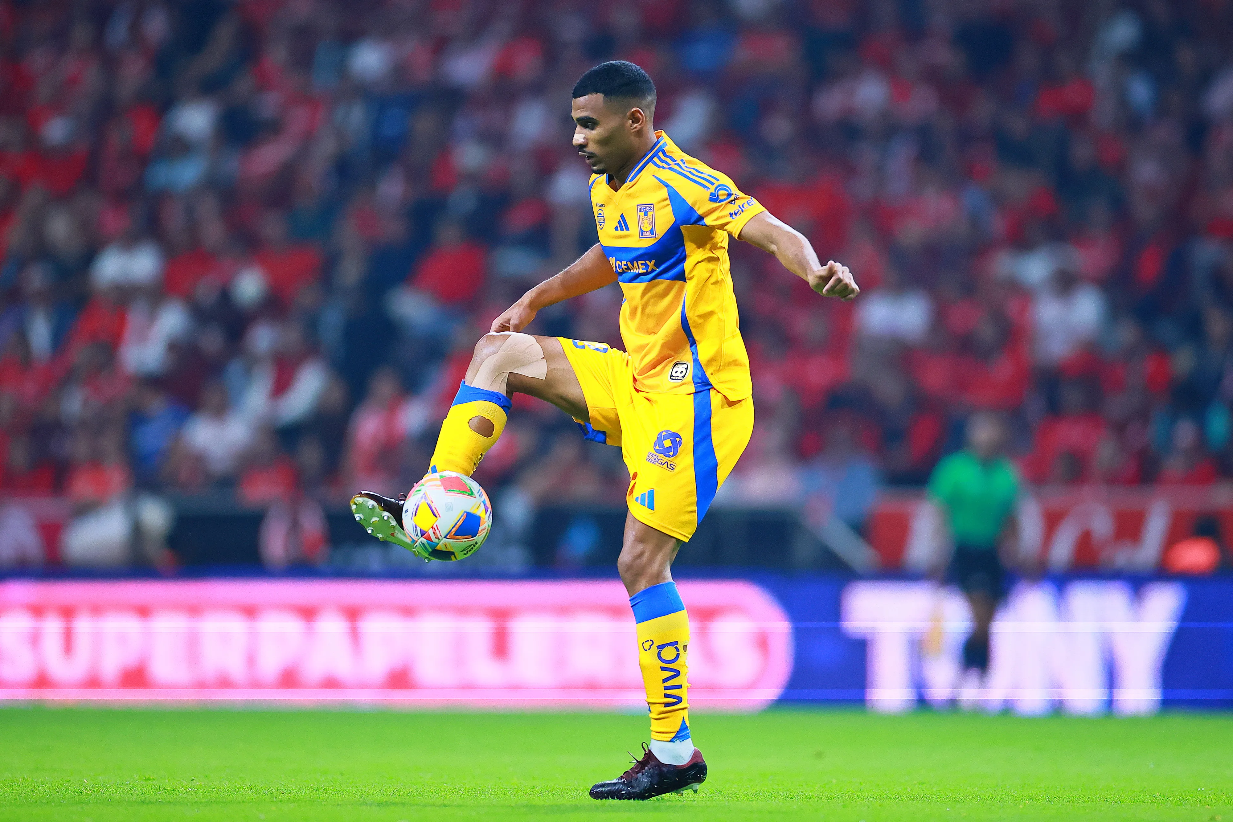 Joaquim atuando no Tigres-MEX – (Photo by Manuel Velasquez/Getty Images)