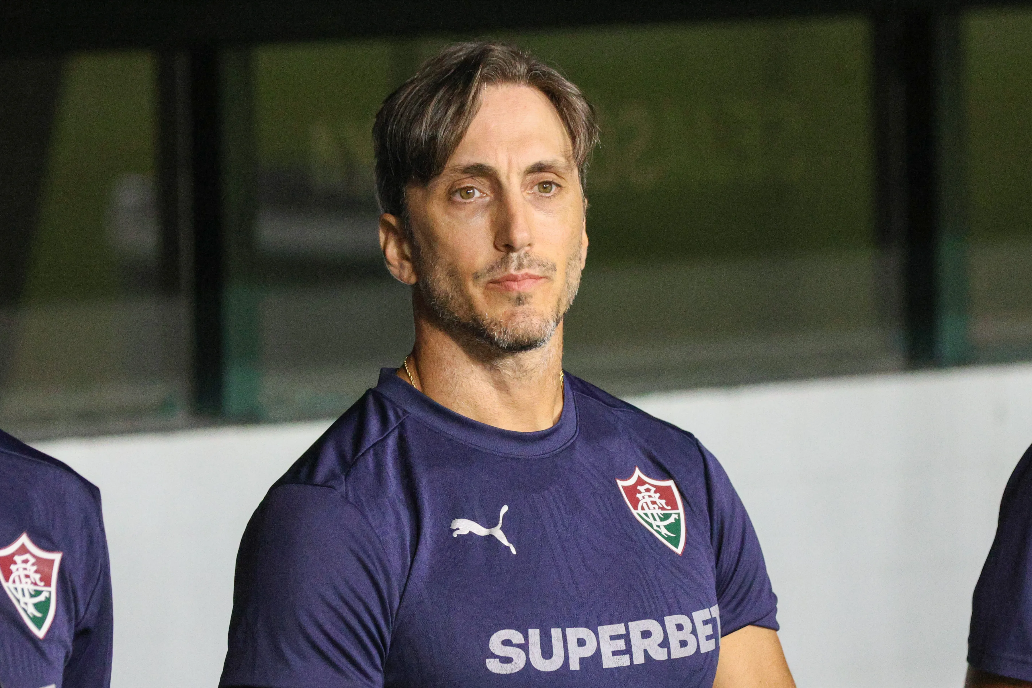 Luis Zubeldia tecnico do Fluminense durante partida contra o Coritiba no estadio Couto Pereira pelo campeonato Brasileiro A 2026. Foto: Robson Mafra/AGIF
