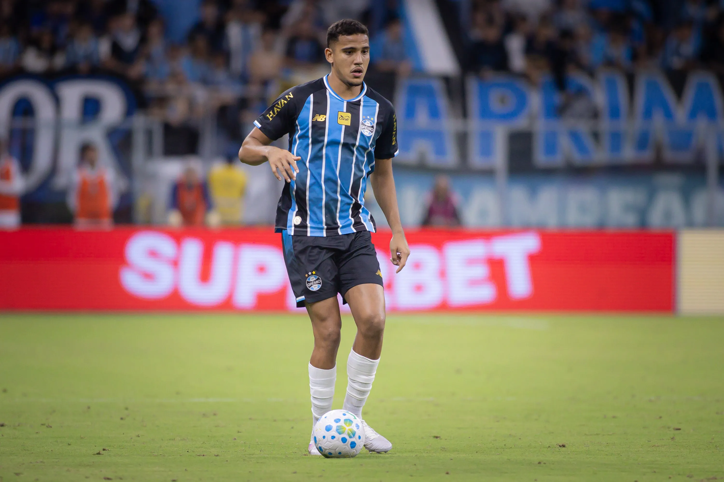 Gustavo Martins atuando no Grêmio – Foto: Maxi Franzoi/AGIF