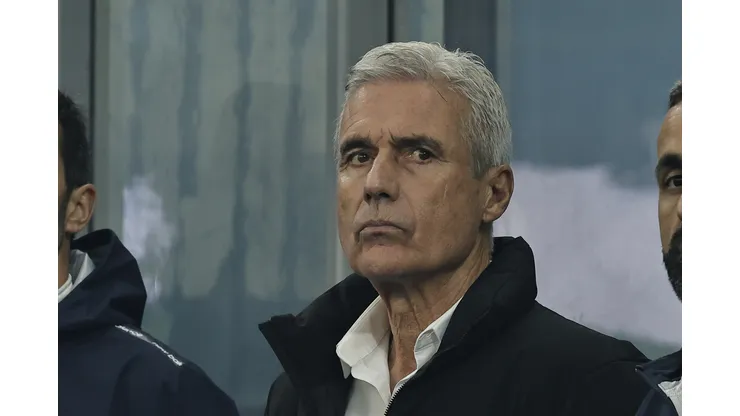 RS - PORTO ALEGRE - 23/05/2026 - BRASILEIRO A 2026, GREMIO X SANTOS - Luis Castro tecnico do Gremio durante partida contra o Santos no estadio Arena do Gremio pelo campeonato Brasileiro A 2026. Foto: Roberto Vinicius/AGIF