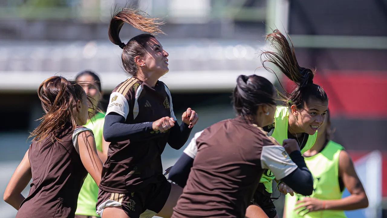 Jogadoras do Flamengo durante treinamento - Foto: Paula Reis/Flamengo