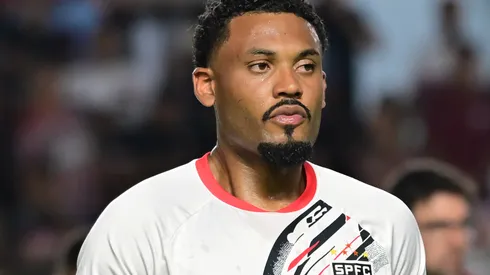SP - SANTOS - 03/12/2025 - BRASILEIRO A 2025, SAO PAULO X INTERNACIONAL - Sabino jogador do Sao Paulo durante aquecimento antes da partida contra o Internacional no estadio Vila Belmiro pelo campeonato Brasileiro A 2025. Foto: Jota Erre/AGIF