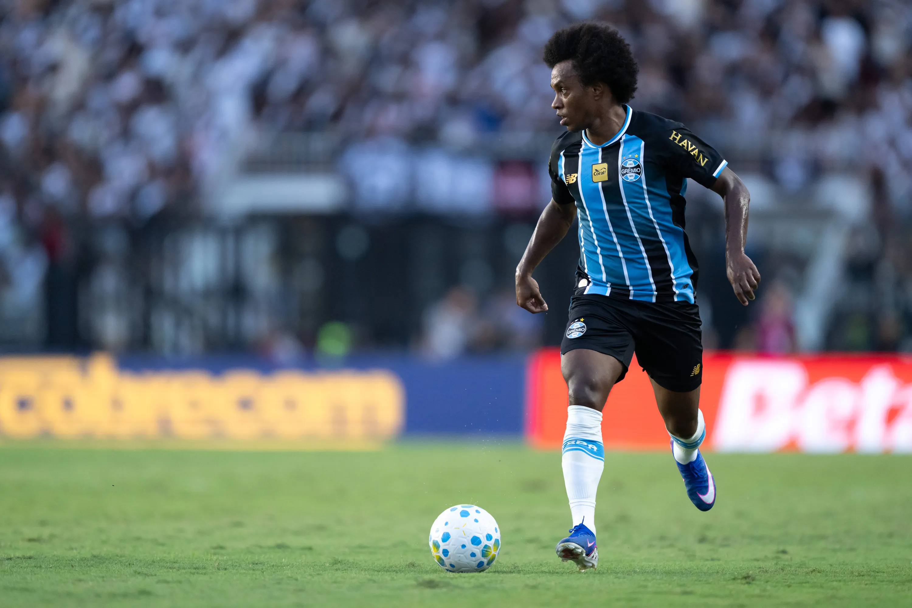 Willian, jogador do Grêmio durante partida contra o Vasco – Foto: Jorge Rodrigues/AGIF