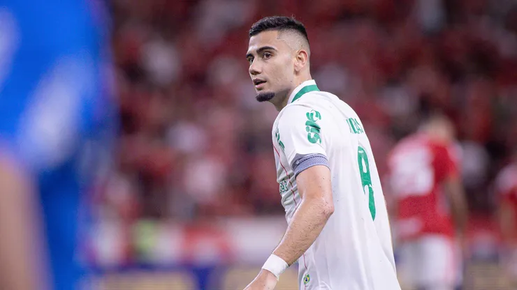 Andreas Pereira jogador do Palmeiras durante partida contra o Internacional no estadio Beira-Rio pelo campeonato Brasileiro A 2026.