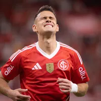 Borré toma atitude após ser descartado para a Copa do Mundo