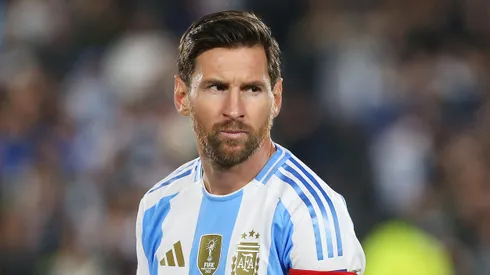 Messi se torna o segundo jogador de futebol em atividade a atingir patrimônio bilionário.