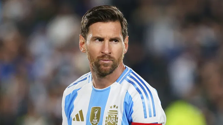 Messi se torna o segundo jogador de futebol em atividade a atingir patrimônio bilionário.