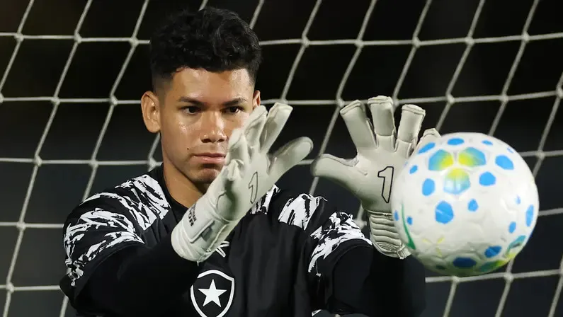 Cristhian Loor ainda não foi aproveitado no profissional. Foto: Vítor Silva/Botafogo