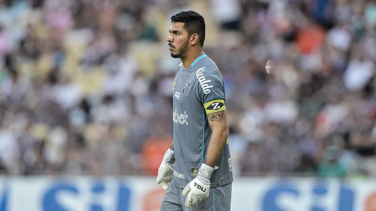 Joao Paulo goleiro do Santos durante partida contra o Fluminense no estadio Maracana pelo campeonato Brasileiro A 2022.
