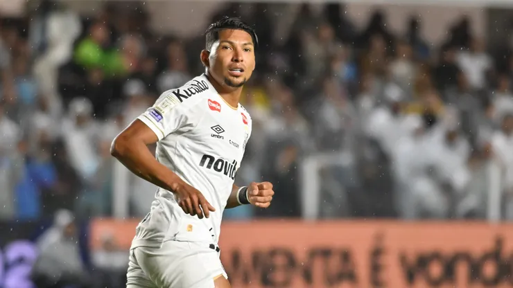 Rony jogador do Santos durante partida contra o Bragantino no estádio Vila Belmiro pelo campeonato Brasileiro A 2026. Foto: Jota Erre/AGIF