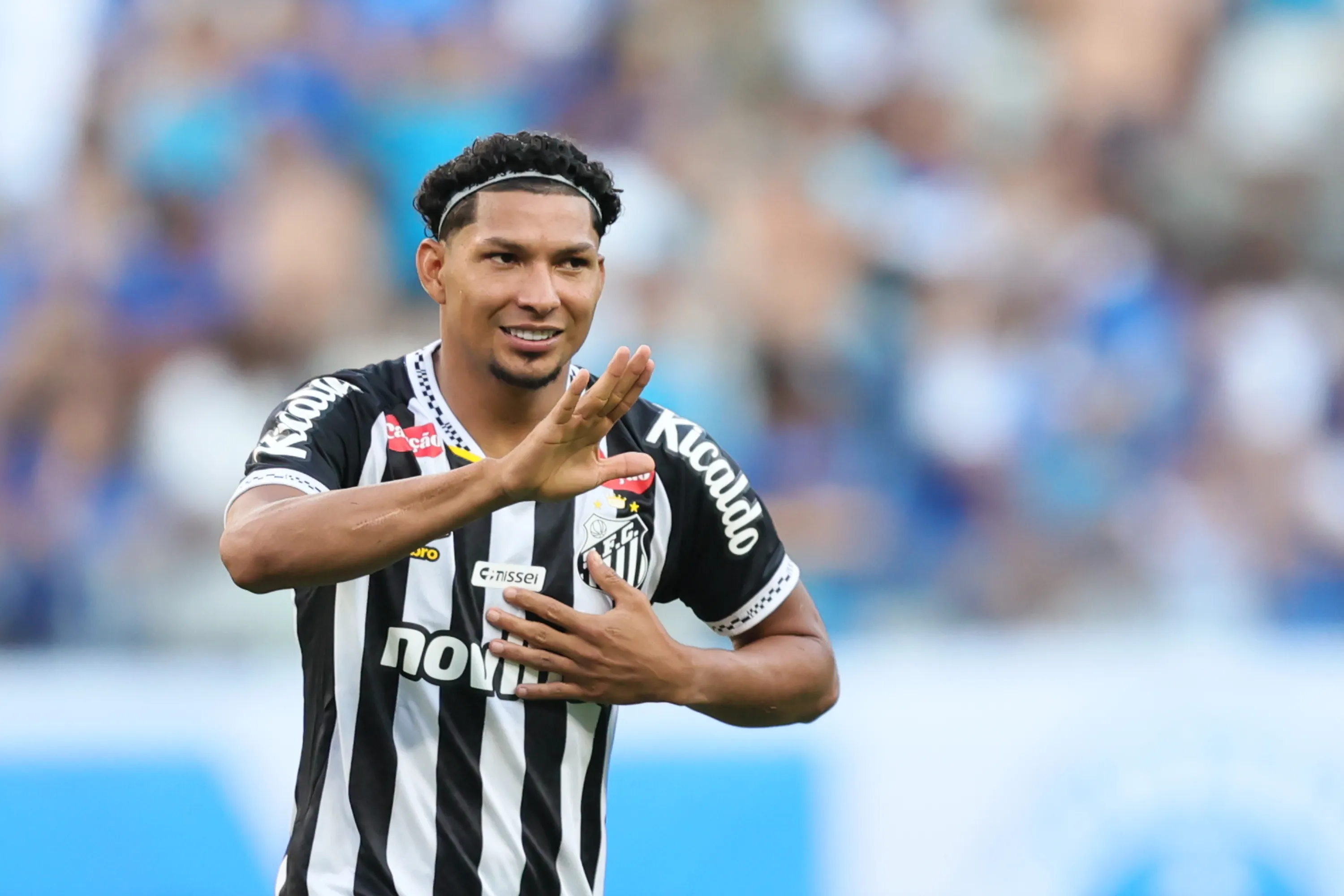 MG – BELO HORIZONTE – 22/03/2026 – BRASILEIRO A 2026, CRUZEIRO X SANTOS – Rony jogador do Santos durante partida contra o Cruzeiro no estadio Mineirao pelo campeonato Brasileiro A 2026. Foto: Gilson Lobo/AGIF