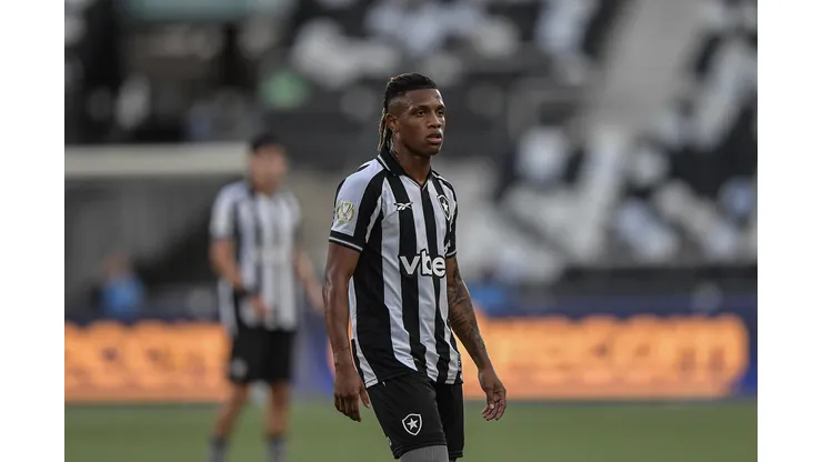 RJ - RIO DE JANEIRO - 21/04/2026 - COPA DO BRASIL 2026, BOTAFOGO X CHAPECOENSE - Danilo jogador do Botafogo durante partida contra o Chapecoense no estadio Engenhao pelo campeonato Copa Do Brasil 2026. Foto: Thiago Ribeiro/AGIF