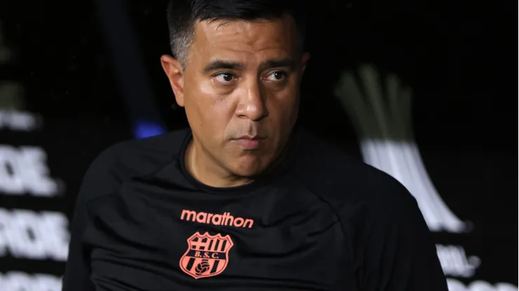 GUAYAQUIL, ECUADOR - MAY 5: Head Coach César Farías of Barcelona SC looks on before a Copa CONMEBOL Libertadores 2026 group D match between Barcelona SC and Boca Juniors at Estadio Monumental Banco Pichincha on May 5, 2026 in Guayaquil, Ecuador. (Photo by Franklin Jacome/Getty Images)