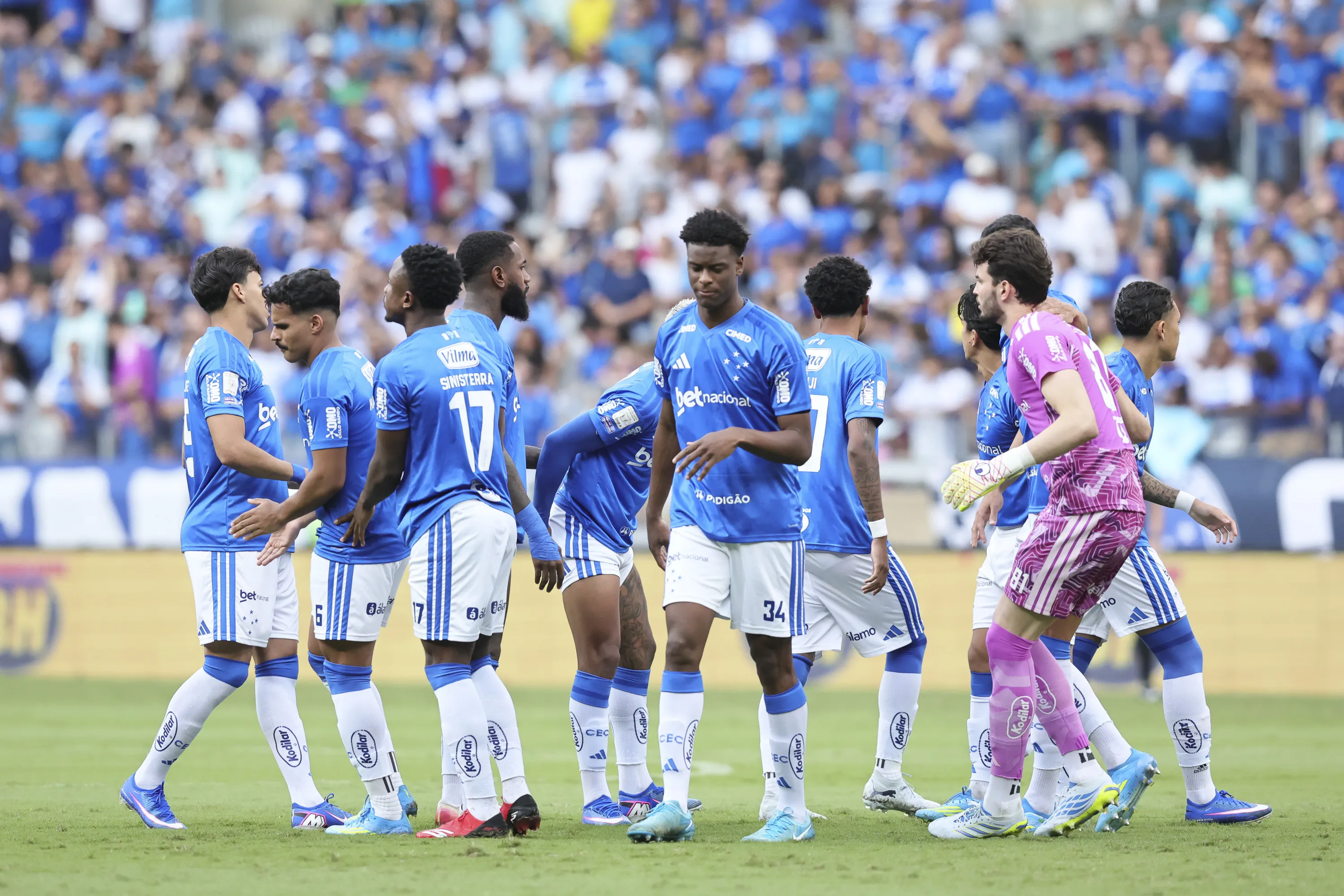 Artur Jorge tecnico do Cruzeiro durante partida contra o Chapecoense no estadio Mineirao pelo campeonato Brasileiro A 2026. Foto: Gilson Lobo/AGIF